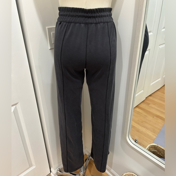 lululemon Softstreme High-Rise (HR) Pant in Black | Size 4 Regular - Picture 2 of 7